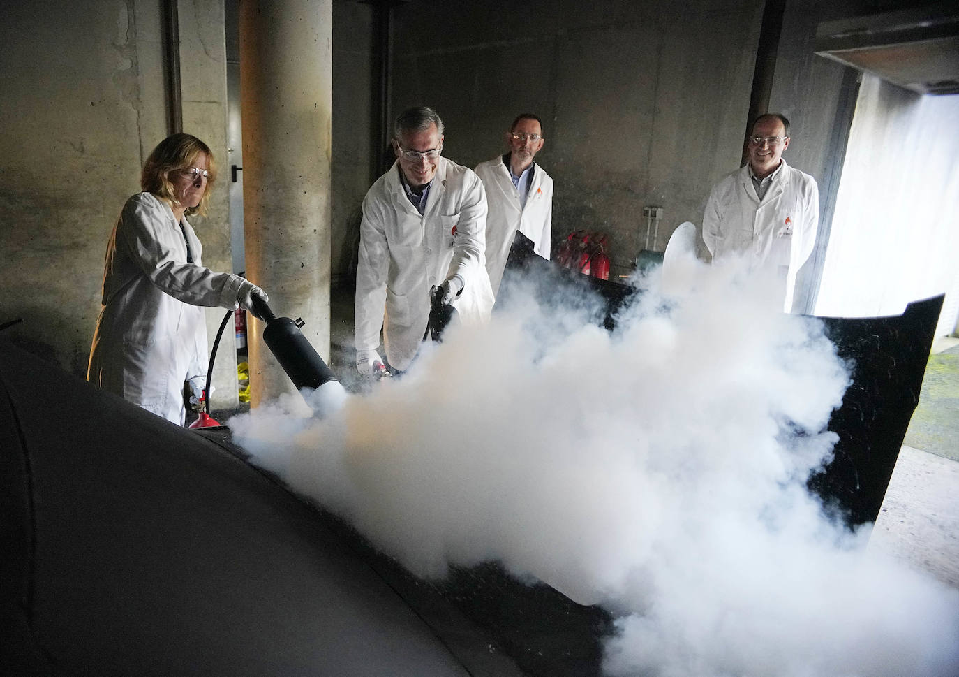 La Fundación Sueskola está de celebración. El centro de Adiestramiento en Prevención y Extinción de Incendios, dependiente de la Diputación de Gipuzkoa, cumple diez años de vida. Ha formado a más de 37.000 alumnos de todo Gipuzkoa, Bizkaia, Álava, La Rioja, Navarra y Andorra, y ha organizado 2.700 cursos. El diputado general de Gipuzkoa, Markel Olano, visitó este lunes las instalaciones de Ordizia.