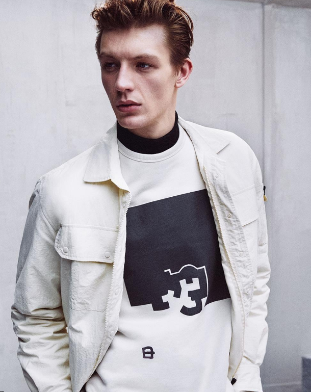 Camisetas y sudaderas para hombres con estampados con obras del artista donostiarra están a la venta en todo el mundo