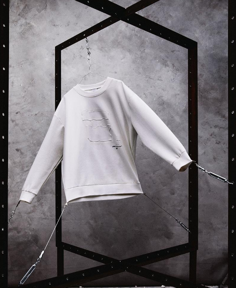 Camisetas y sudaderas para hombres con estampados con obras del artista donostiarra están a la venta en todo el mundo