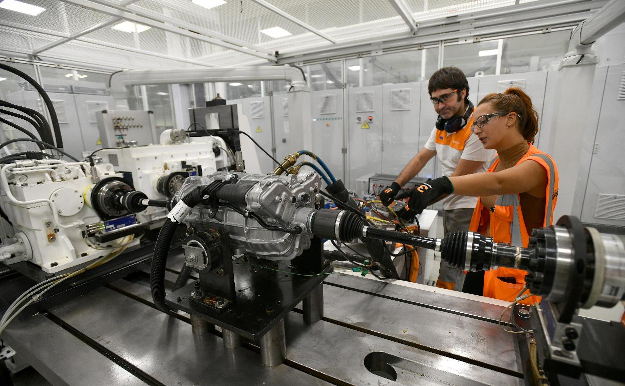 Casi cuatro de cada diez contratos indefinidos en Euskadi procede de uno temporal