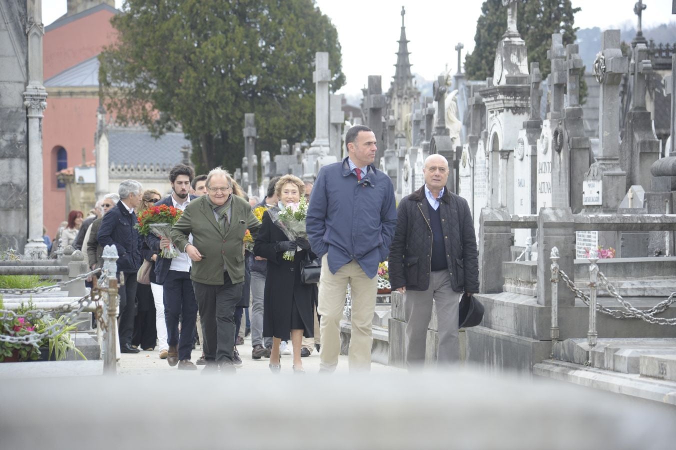 El alcalde Goia, Manuel Valls y Adolfo Suárez Illana asisten en San Sebastián al homenaje por el histórico socialista asesinado hace 24 años.