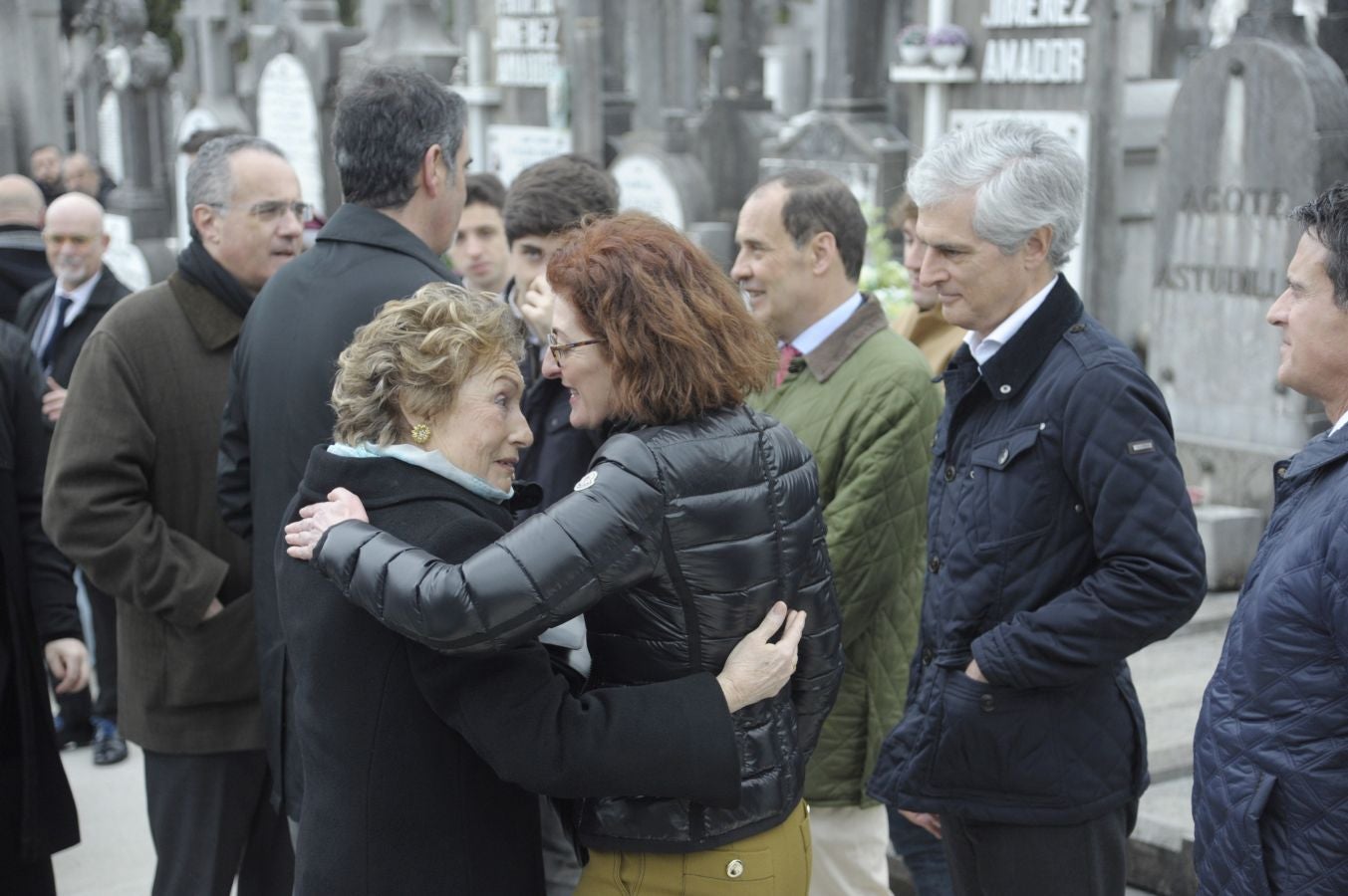 El alcalde Goia, Manuel Valls y Adolfo Suárez Illana asisten en San Sebastián al homenaje por el histórico socialista asesinado hace 24 años.