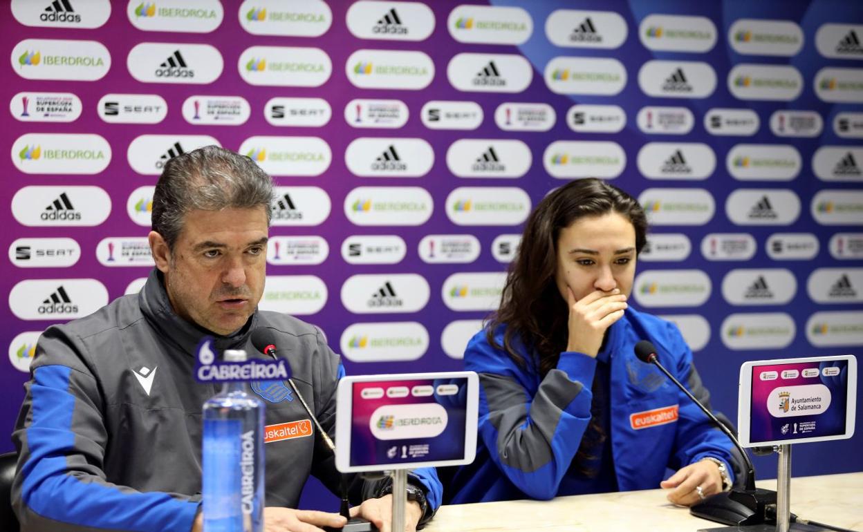 Gonzalo Arconada y Nahikari en la rueda de prensa antes de enfrentarse al Barcelona.