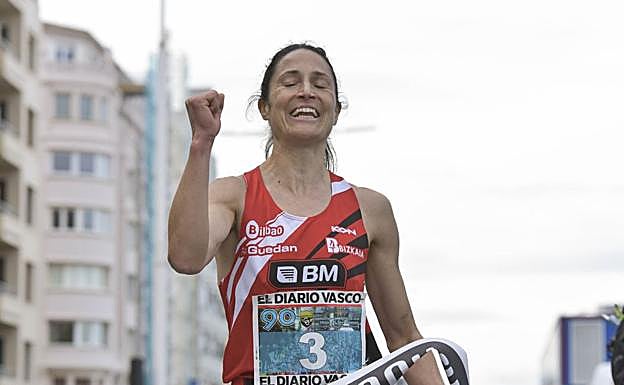 Elena Loyo celebra su victoria.