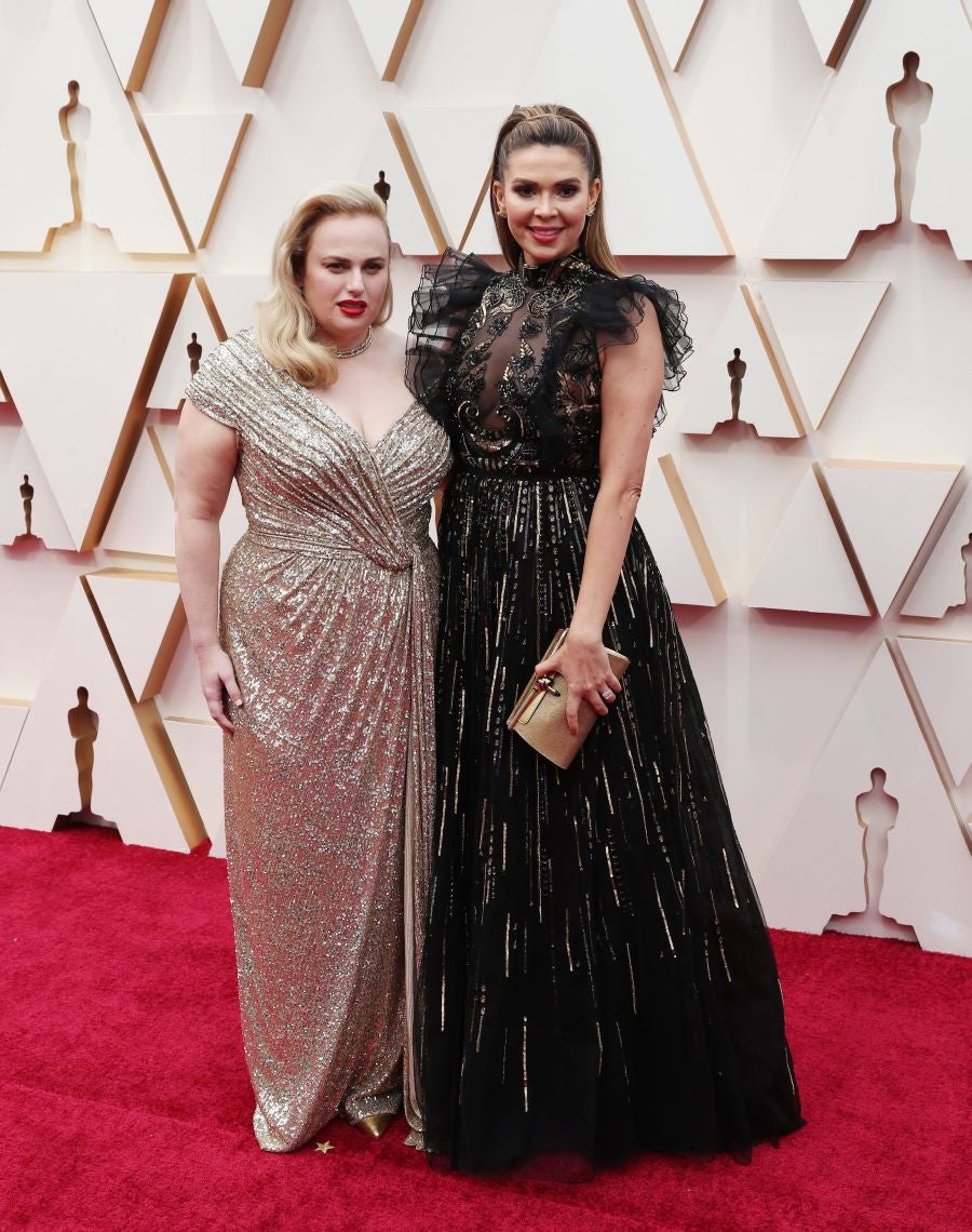 Las lentejuelas, los terciopelos, los tules, las pajaritas, los blancos, los negros, los dorados y los rojos han sido los protagonistas de los mejores looks de la 92ª edición de la alfombra roja de los Oscar. Una ‘red carpet’ en la que ellas, con vestidos menos estridentes que en años anteriores; y ellos, fieles al ‘smoking’, han acaparado los flashes de los cientos de medios de comunicación que se han acercado a Los Ángeles