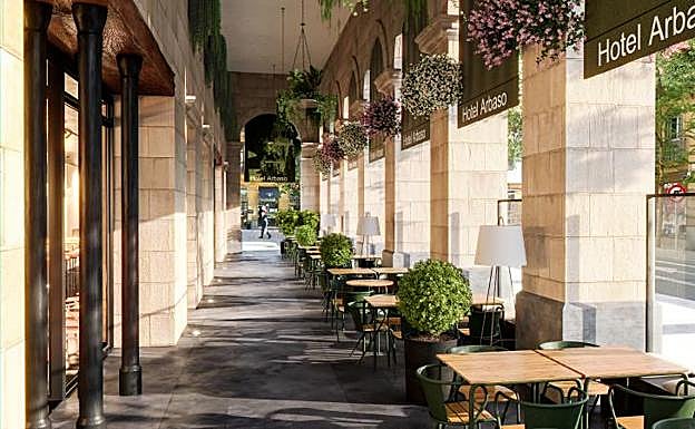 Imagen futura de los arkupes del Buen Pastor, con nueva iluminación, adornos florales y paneles transparentes.