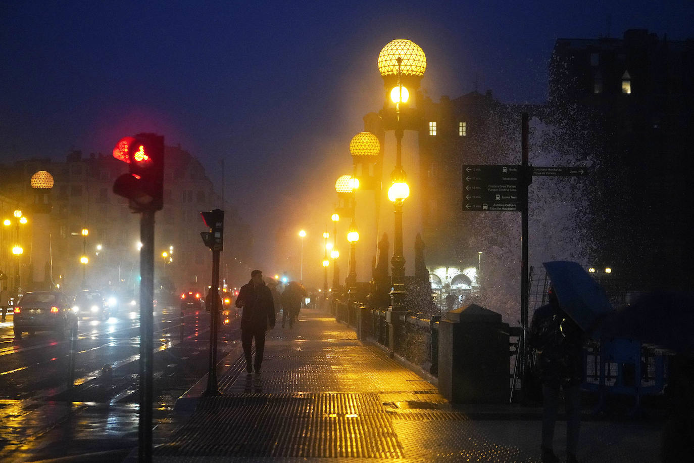 La costa guipuzcoana ha superado este martes el embate de mar sin daños significativos. El aviso se rebaja este miércoles a amarillo 