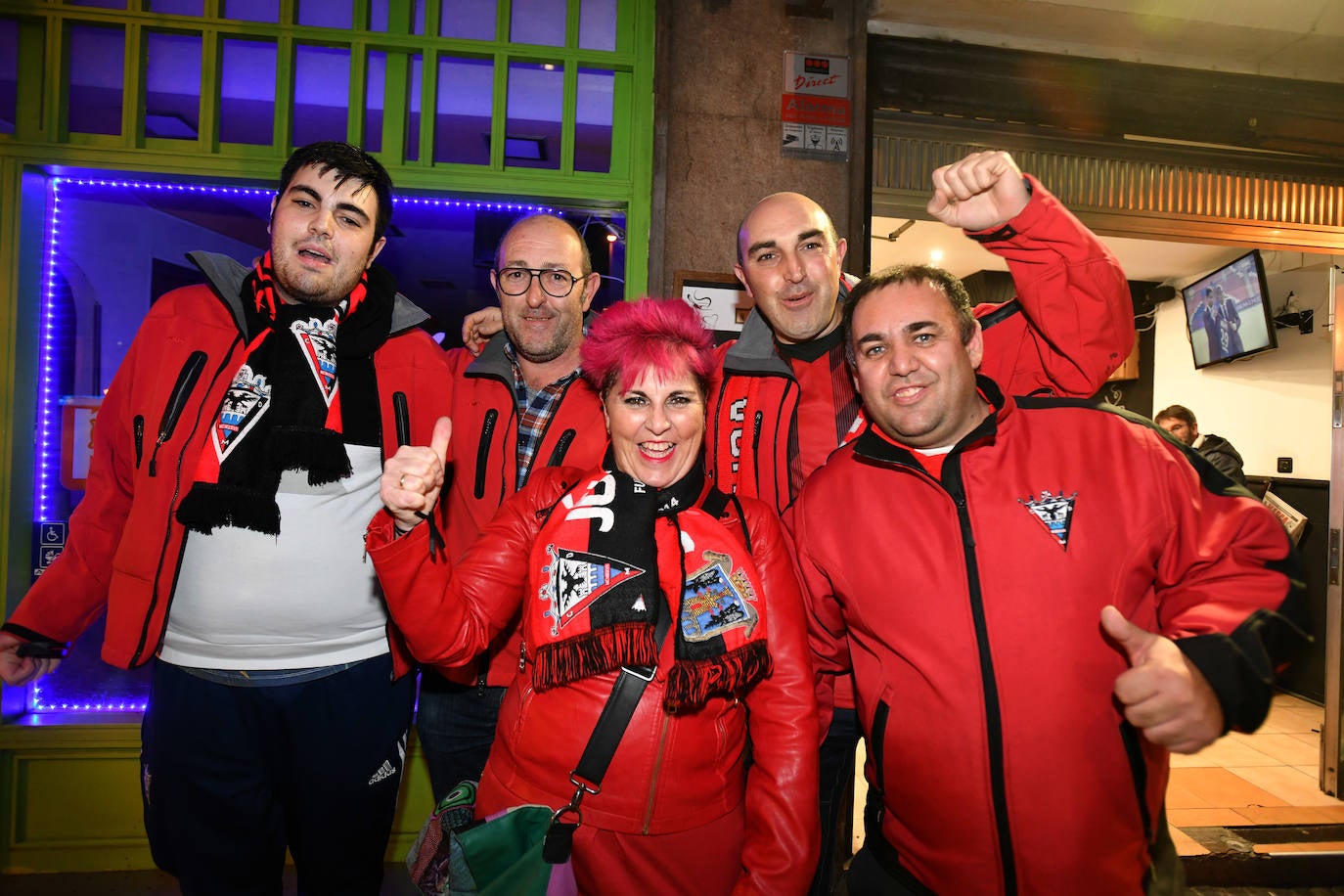 Fotos: Búscate entre las fotos de la afición txuri-urdin en el Real - Mirandés