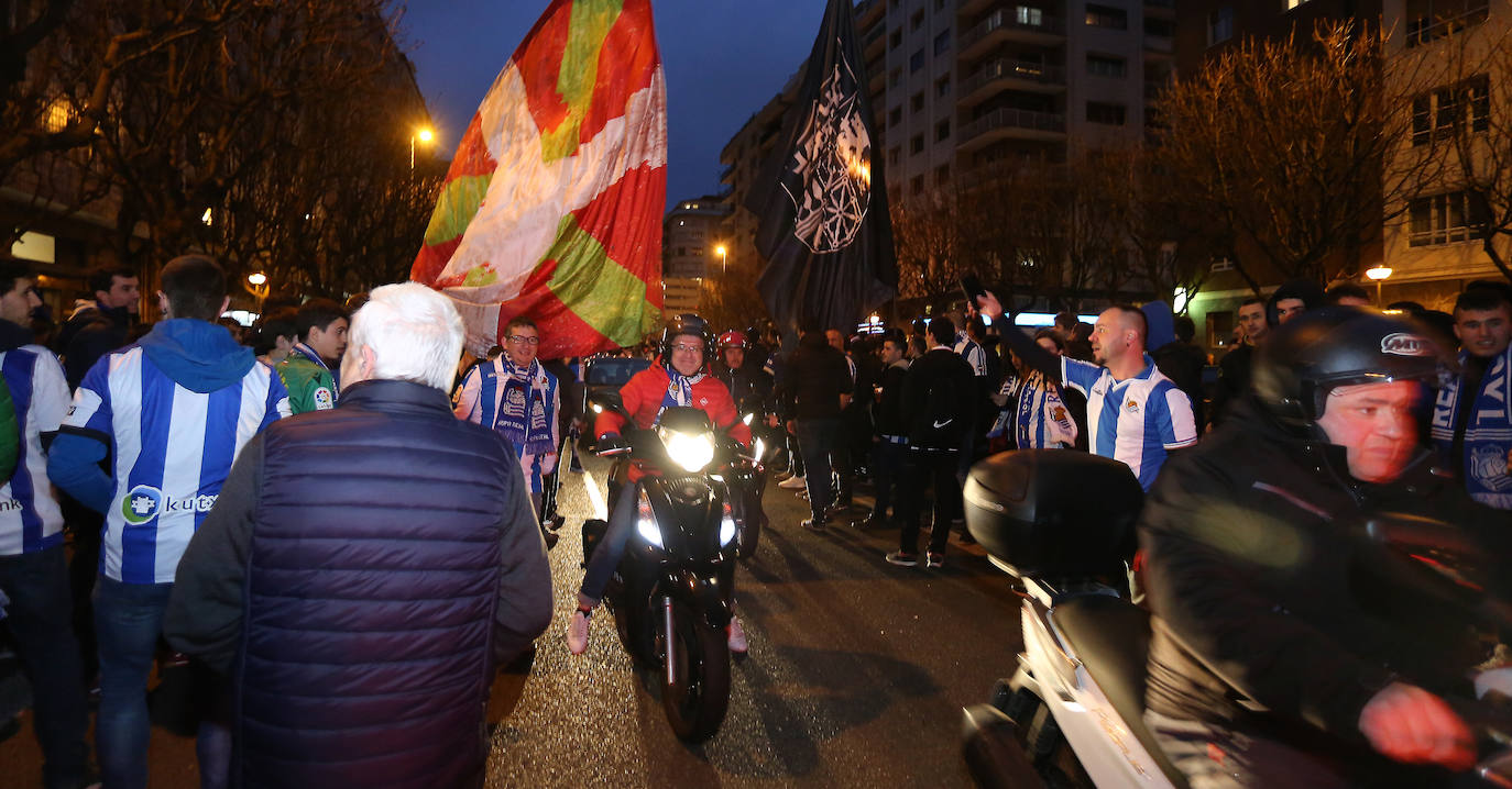 Fotos: Búscate entre las fotos de la afición txuri-urdin en el Real - Mirandés