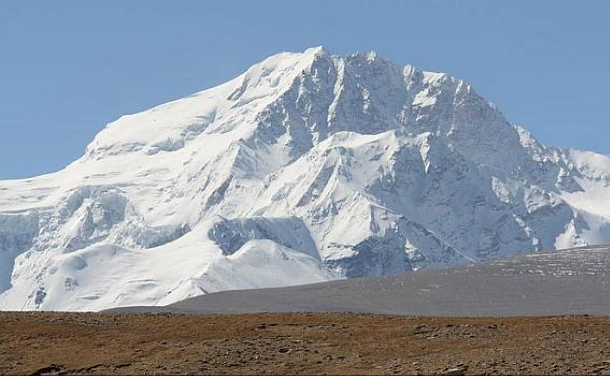 Shishapangma es una de las montañas más altas del mundo. 