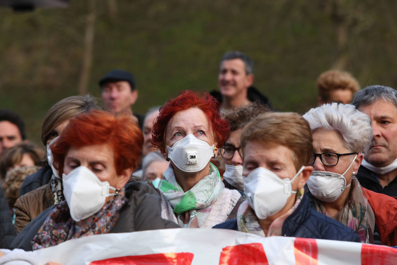 Los vecinos de las localidades cercanas al vertedero han unido sus fuerzas este sábado para protestar por la gestión del desprendimiento de Zaldibar. Y lo han hecho con una movilización conjunta que ha arrancado desde tres localidades próximas a la escombrera: Eibar, Ermua y Elgeta.