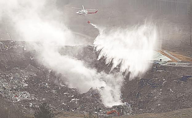 Salud detecta alta contaminación en el aire por el vertedero y alerta a 48.000 vecinos