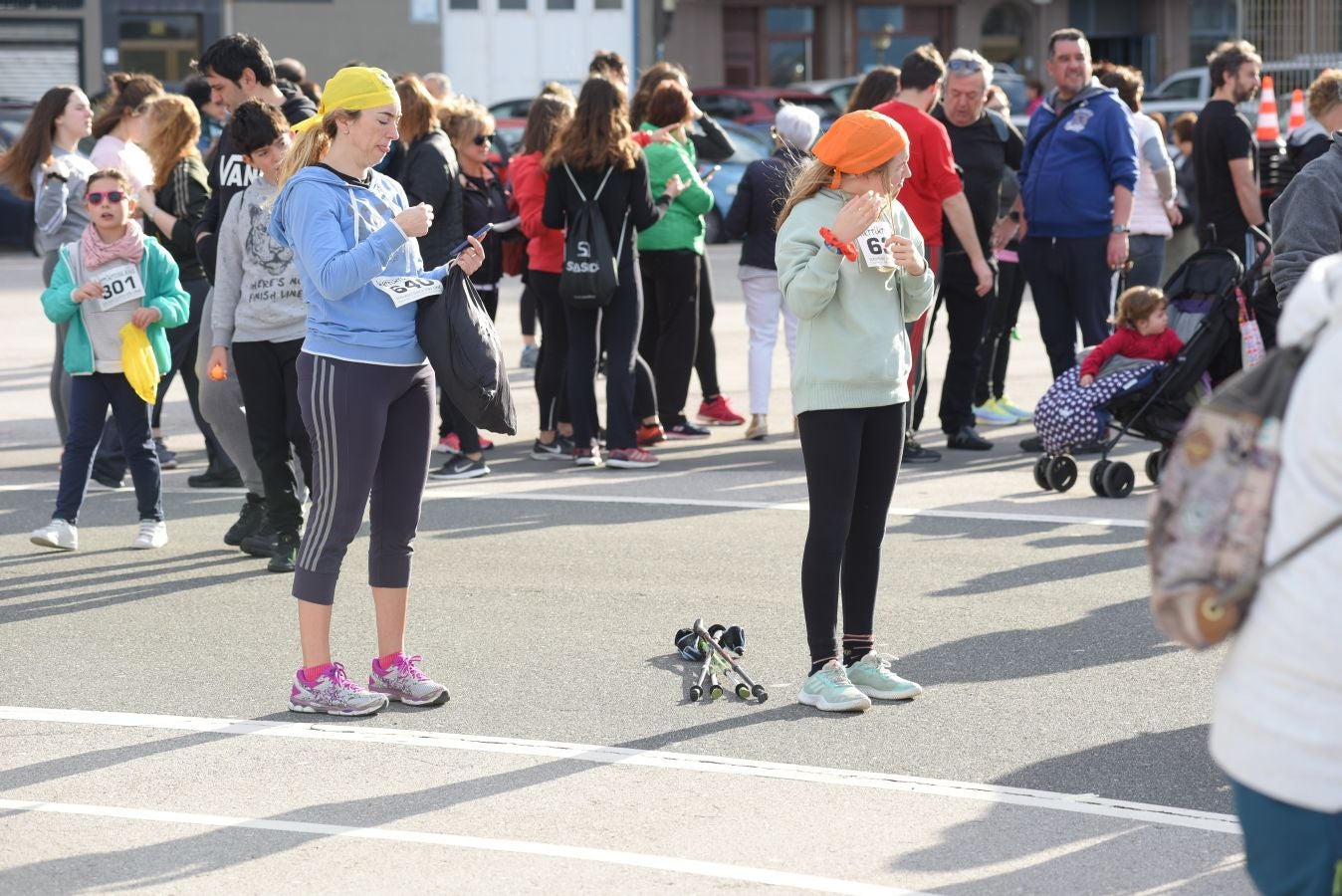 Aspanogi, la Asociación de familias de menores oncológicos de Gipuzkoa, ha reunido en Donostia a más de 800 personas en su VIII Marcha Nórdica Solidaria. La iniciativa, a la que no faltaron la Legión 501 de Star Wars y el payaso Porrotx, cada año recaba más apoyo