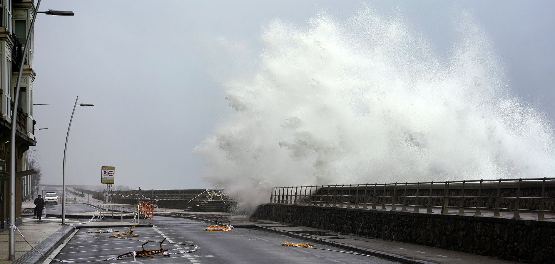 El Departamento vasco de Seguridad ha activado un aviso amarillo este lunes y el martes por riesgo para la navegación ya que se esperan olas de entre 4 y 5 metros de altura.