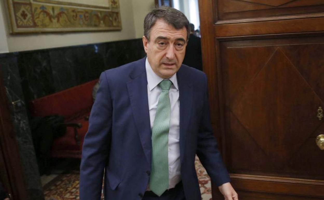 Aitor Esteban, en los pasillos del Congreso de los Diputados.