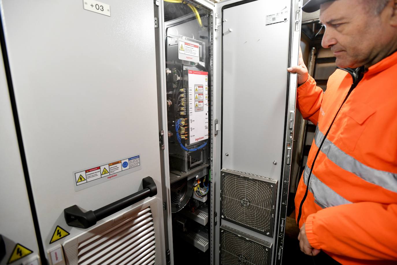 El buque escuela del Instituto Náutico Blas de Lezo de Pasaia se convertirá en el primer pesquero híbrido en España con capacidad para navegar entre 20 y 30 millas náuticas en modo «cero emisiones», tras ser equipado con un sistema eléctrico de propulsión diseñado íntegramente en Euskadi.