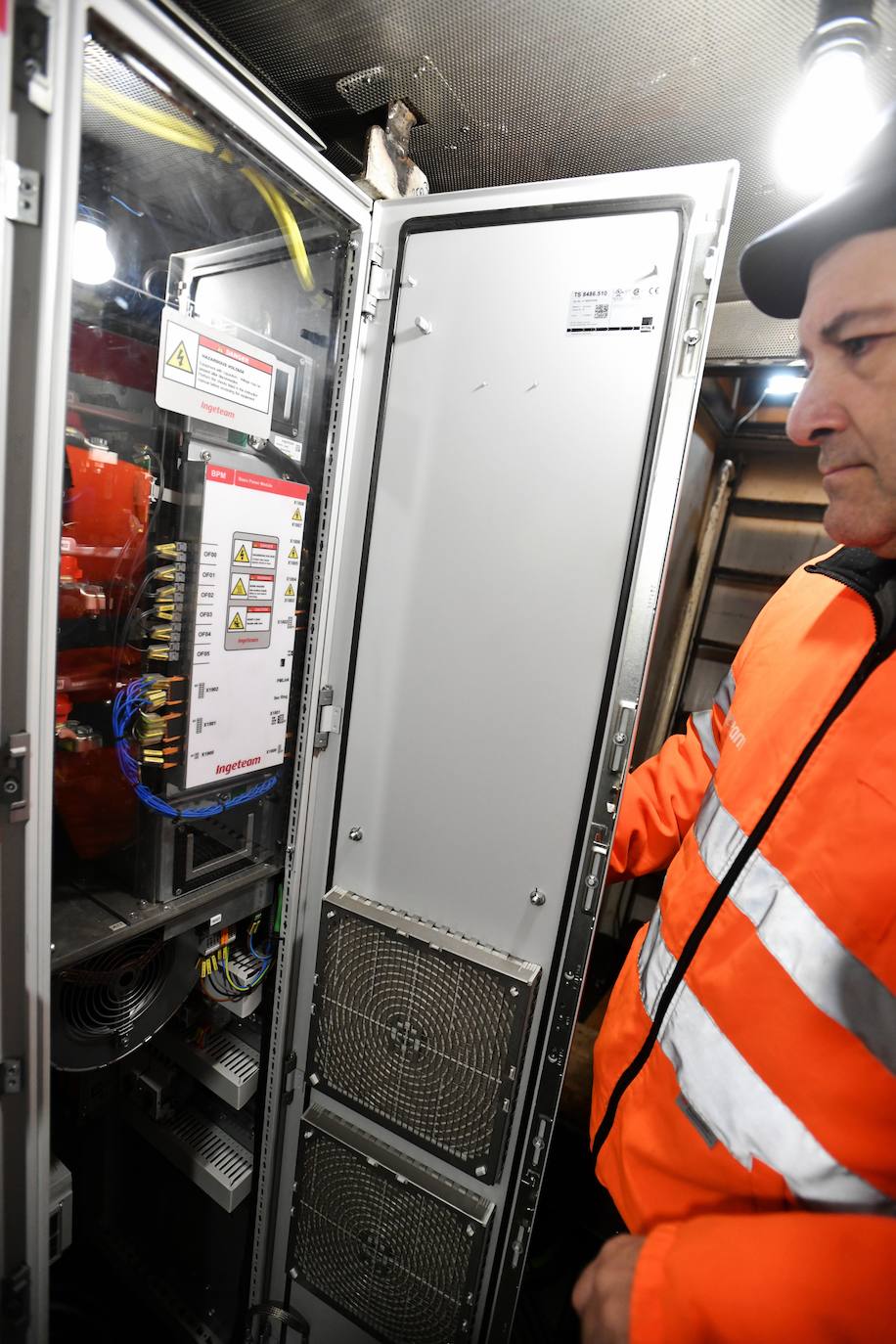 El buque escuela del Instituto Náutico Blas de Lezo de Pasaia se convertirá en el primer pesquero híbrido en España con capacidad para navegar entre 20 y 30 millas náuticas en modo «cero emisiones», tras ser equipado con un sistema eléctrico de propulsión diseñado íntegramente en Euskadi.