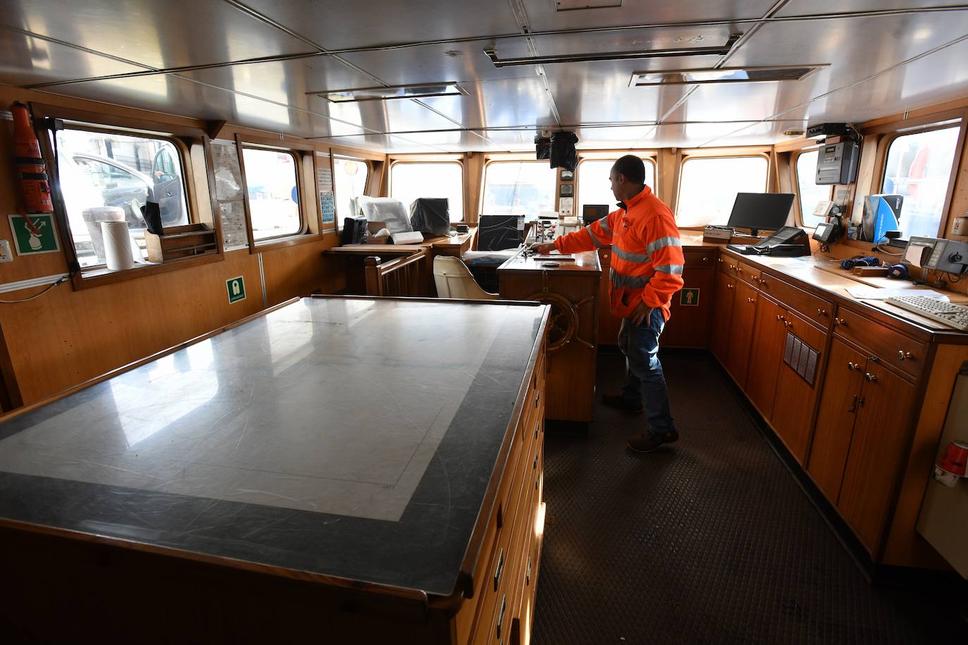 El buque escuela del Instituto Náutico Blas de Lezo de Pasaia se convertirá en el primer pesquero híbrido en España con capacidad para navegar entre 20 y 30 millas náuticas en modo «cero emisiones», tras ser equipado con un sistema eléctrico de propulsión diseñado íntegramente en Euskadi.