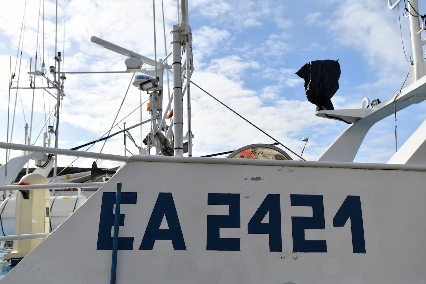 El buque escuela del Instituto Náutico Blas de Lezo de Pasaia se convertirá en el primer pesquero híbrido en España con capacidad para navegar entre 20 y 30 millas náuticas en modo «cero emisiones», tras ser equipado con un sistema eléctrico de propulsión diseñado íntegramente en Euskadi.