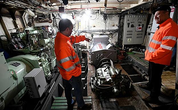 Imagen principal - Un buque escuela vasco, primer pesquero híbrido «cero emisiones» de España