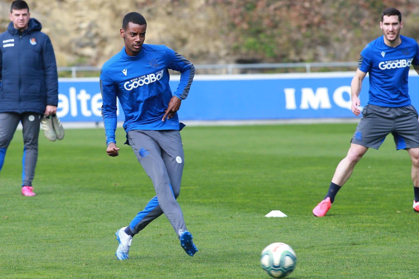 Las mejores imágens del entremiento del conjunto txuri urdin.