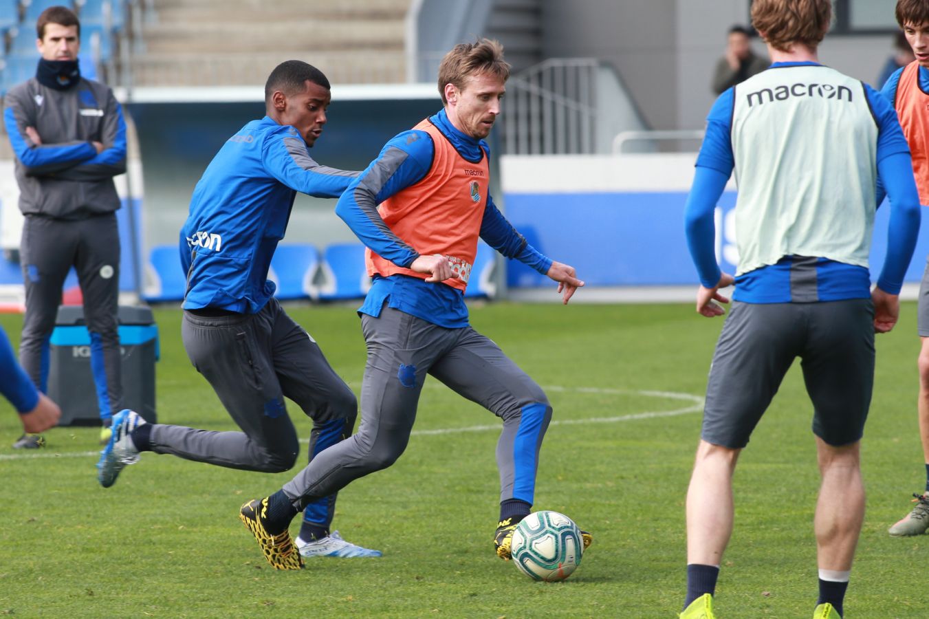 Las mejores imágens del entremiento del conjunto txuri urdin.