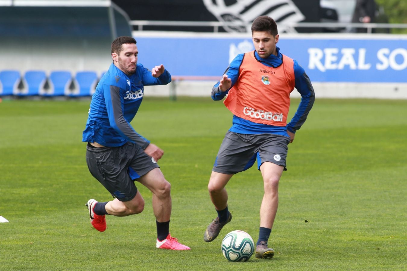 Las mejores imágens del entremiento del conjunto txuri urdin.