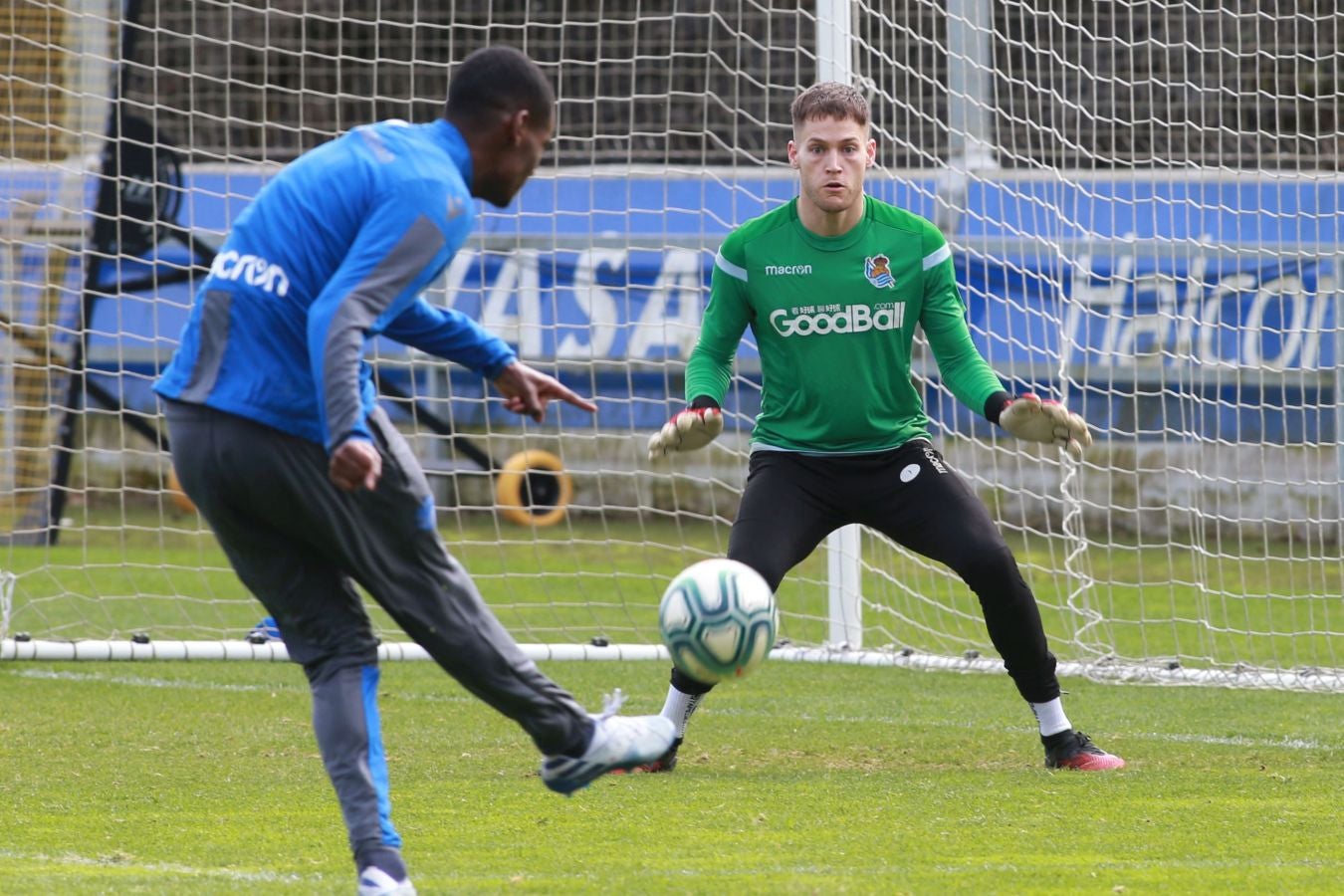 Las mejores imágens del entremiento del conjunto txuri urdin.