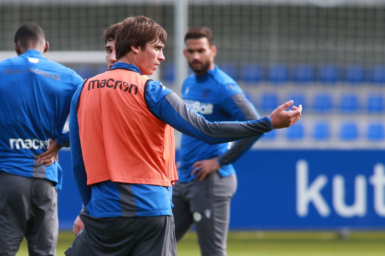 Las mejores imágens del entremiento del conjunto txuri urdin.