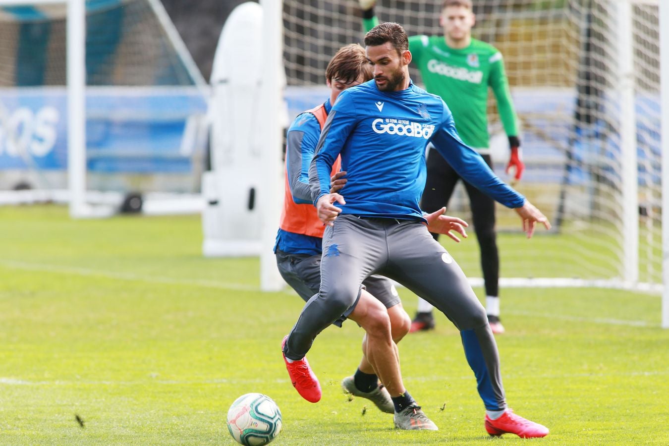 Las mejores imágens del entremiento del conjunto txuri urdin.