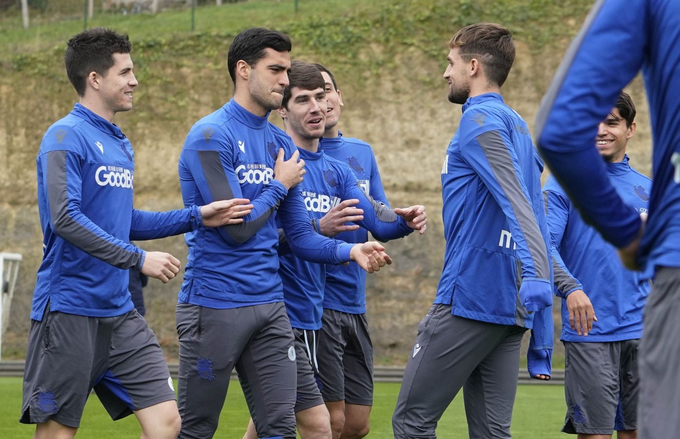 Los cinco canteranos del Sanse han saltado al césped junto con los intengrantes de la primera plantilla, en la que se ha visto corretear a Illarramendi