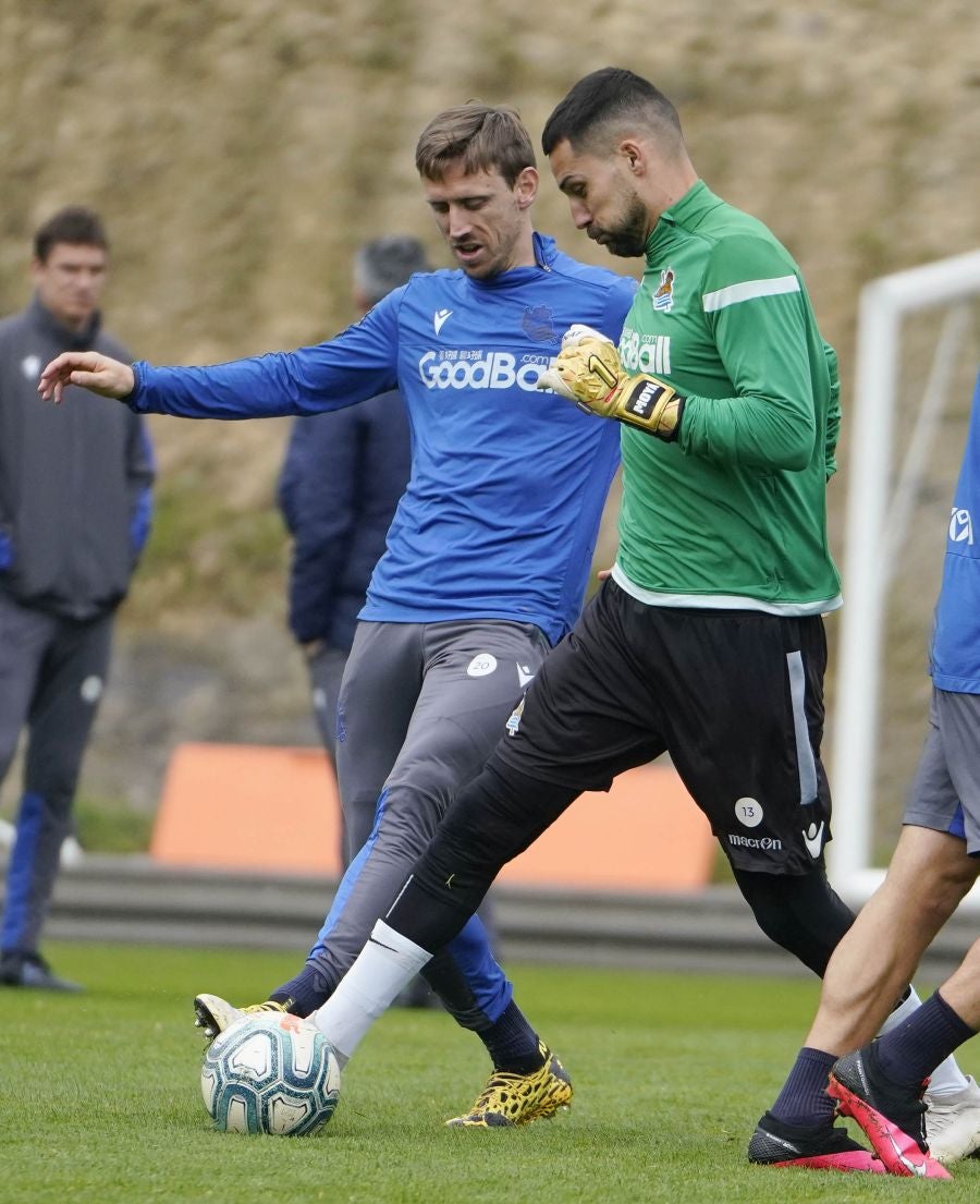 Los cinco canteranos del Sanse han saltado al césped junto con los intengrantes de la primera plantilla, en la que se ha visto corretear a Illarramendi