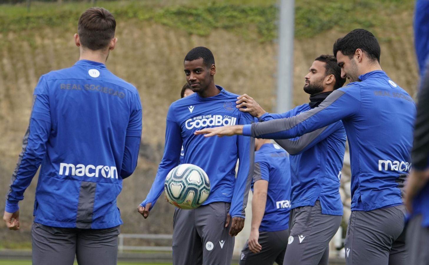 Los cinco canteranos del Sanse han saltado al césped junto con los intengrantes de la primera plantilla, en la que se ha visto corretear a Illarramendi