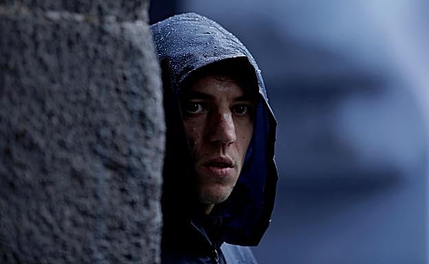 El actor Jon Olivares, en el papel de 'Joxe Mari', en una escena de 'Patria'. 