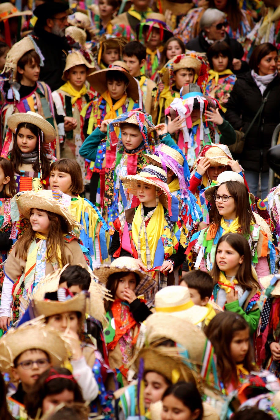Los niños de Lezo ha vivido un viernes especial con motivo del carnaval.