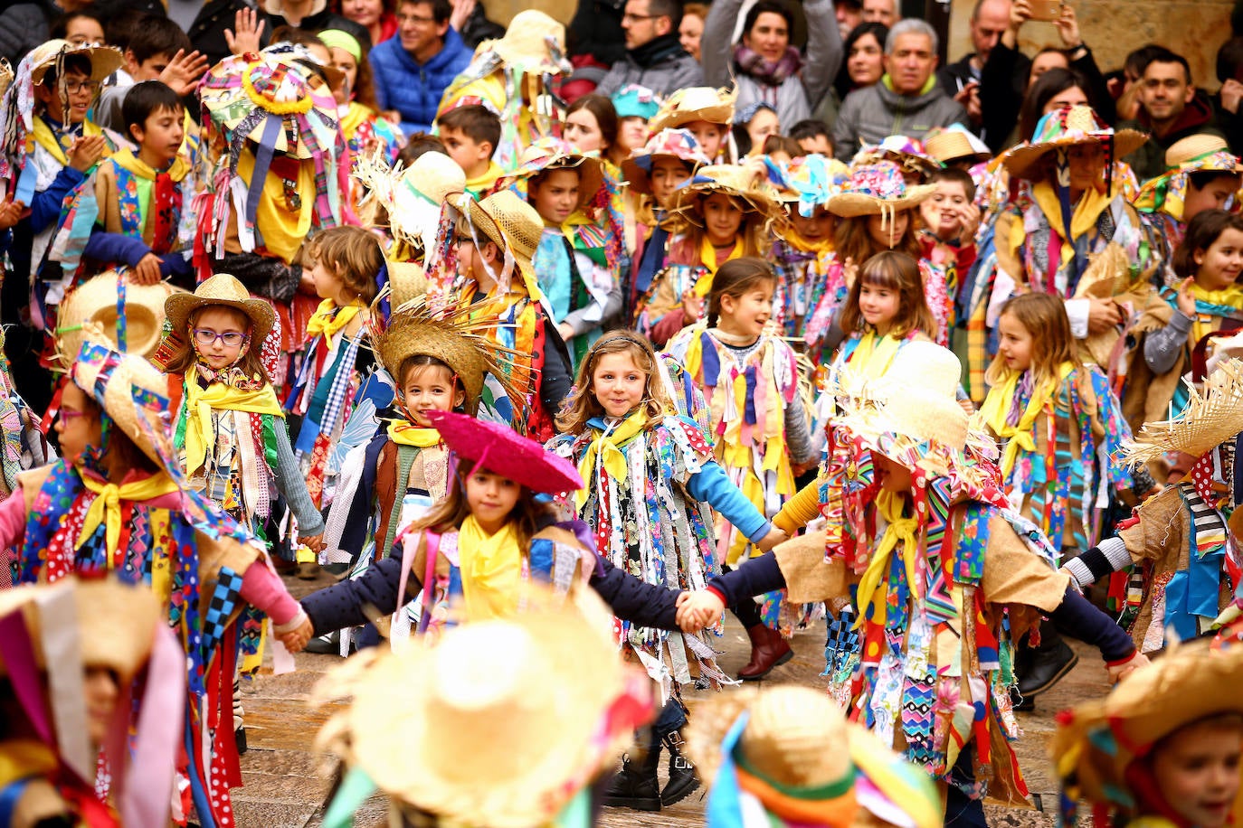 Los niños de Lezo ha vivido un viernes especial con motivo del carnaval.