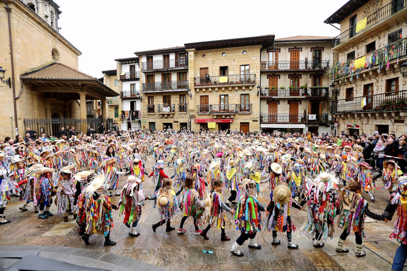 Los niños de Lezo ha vivido un viernes especial con motivo del carnaval.