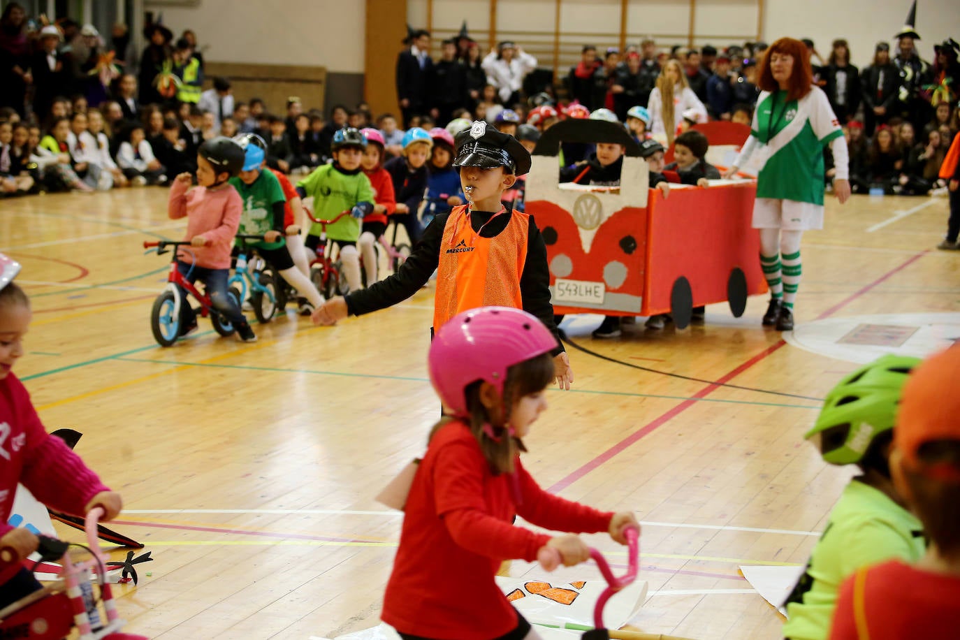 La Herri Eskola de Lezo ha vivido un viernes especial con motivo del carnaval.