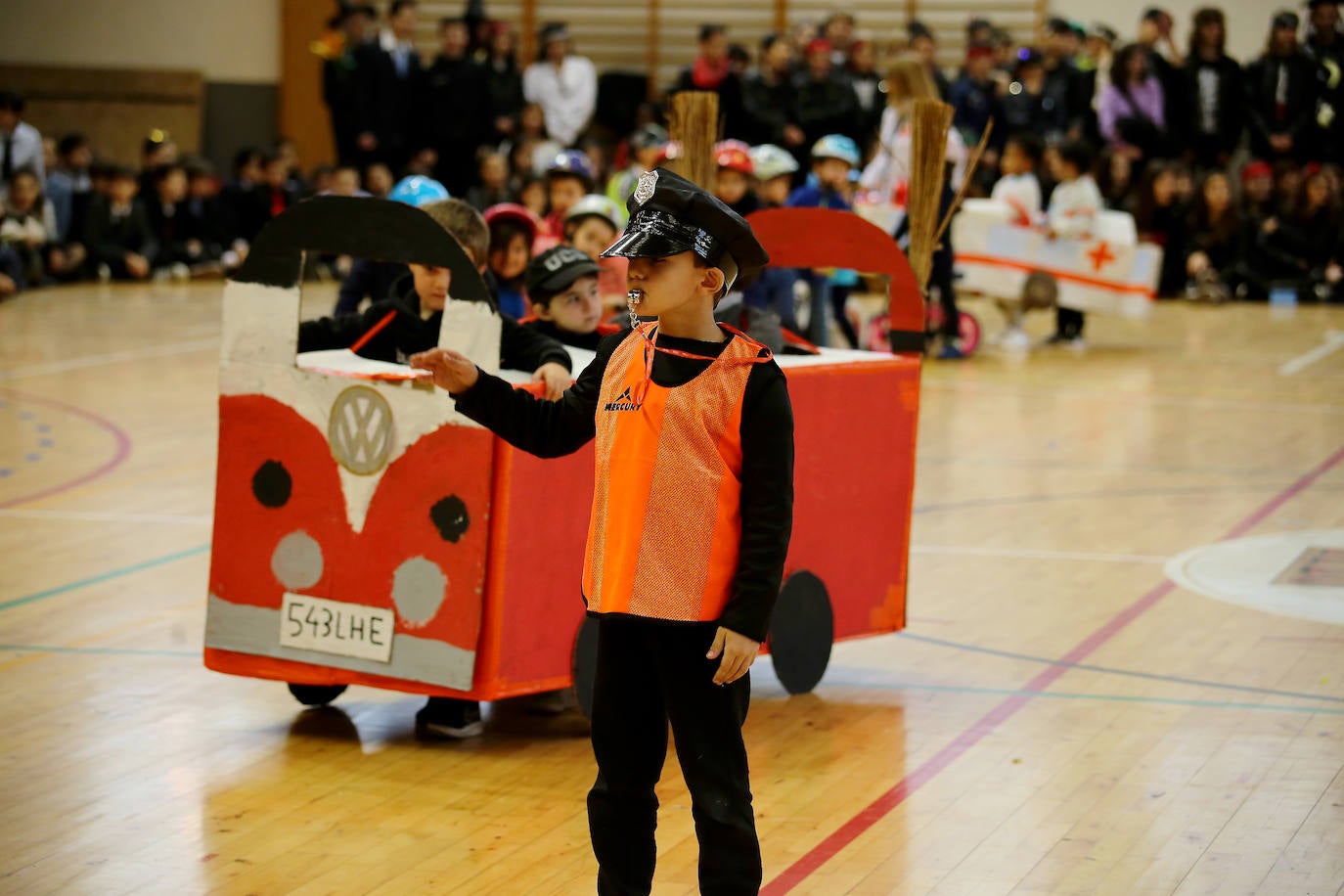 La Herri Eskola de Lezo ha vivido un viernes especial con motivo del carnaval.