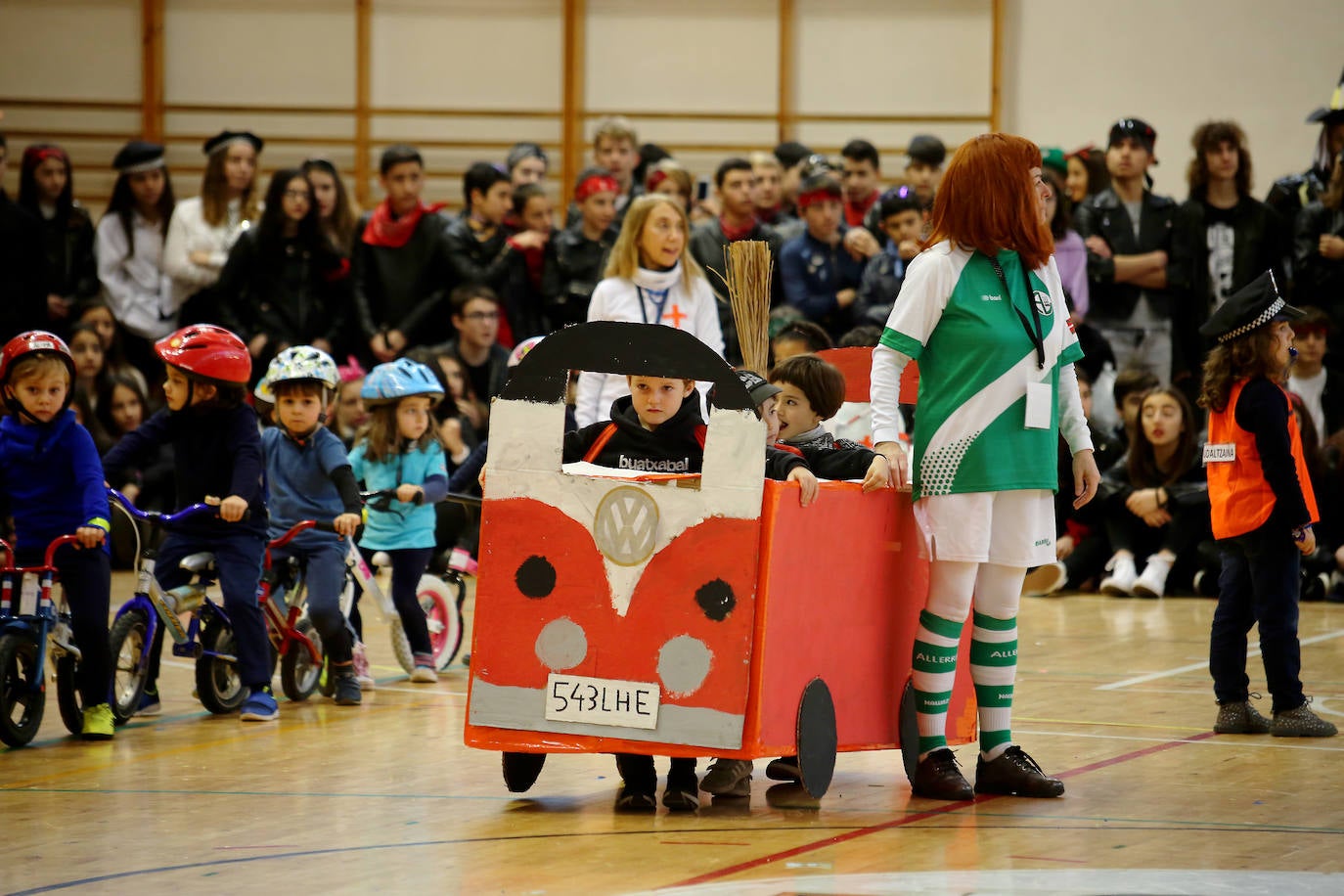 La Herri Eskola de Lezo ha vivido un viernes especial con motivo del carnaval.