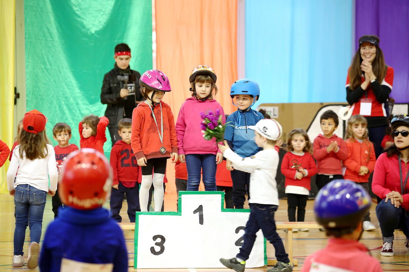 La Herri Eskola de Lezo ha vivido un viernes especial con motivo del carnaval.