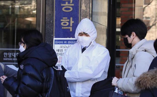 Corea del Sur declara la alerta máxima por el coronavirus tras registrar 200 nuevos casos