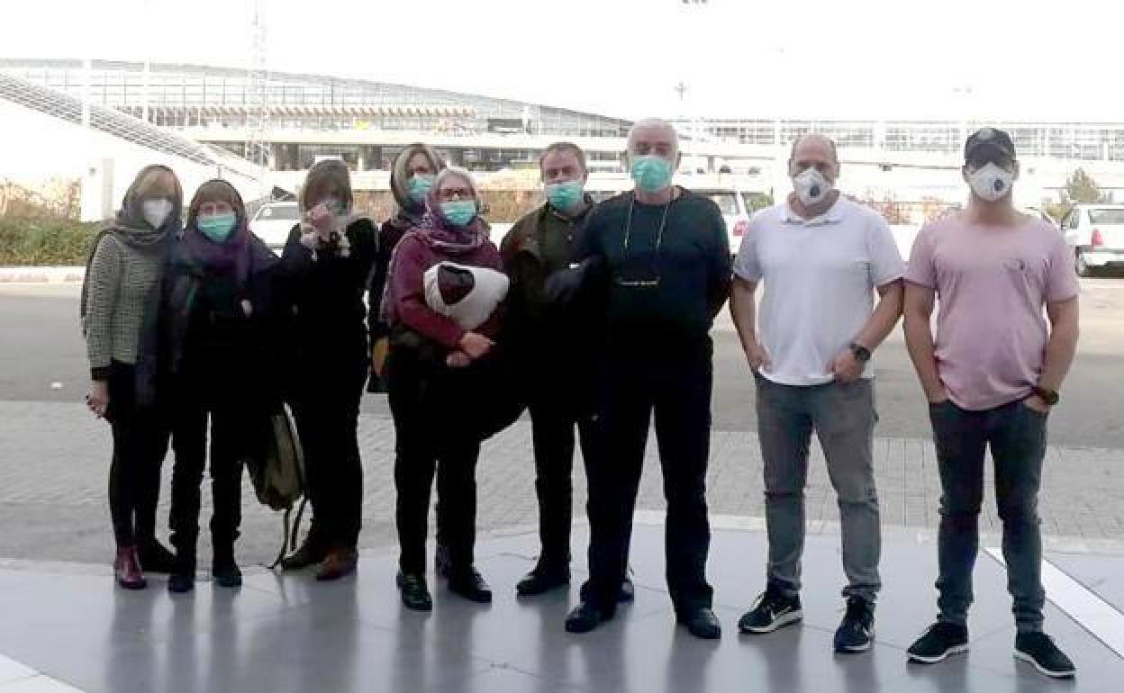 El grupo de españoles, antes de salir hacia Qatar.