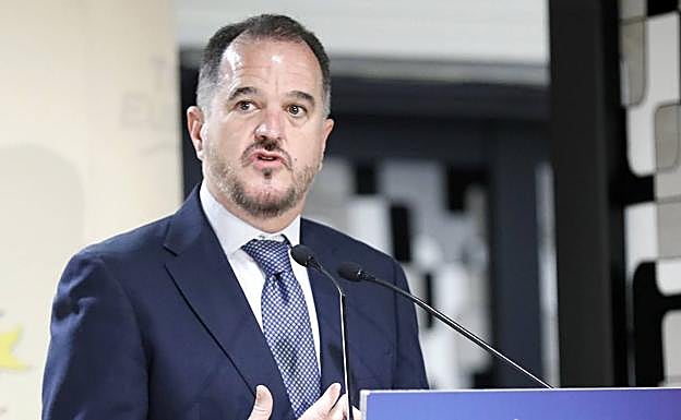 Carlos Iturgaiz: «Nos toca hacer ver al votante de Vox que también se identificará con PP+Cs»