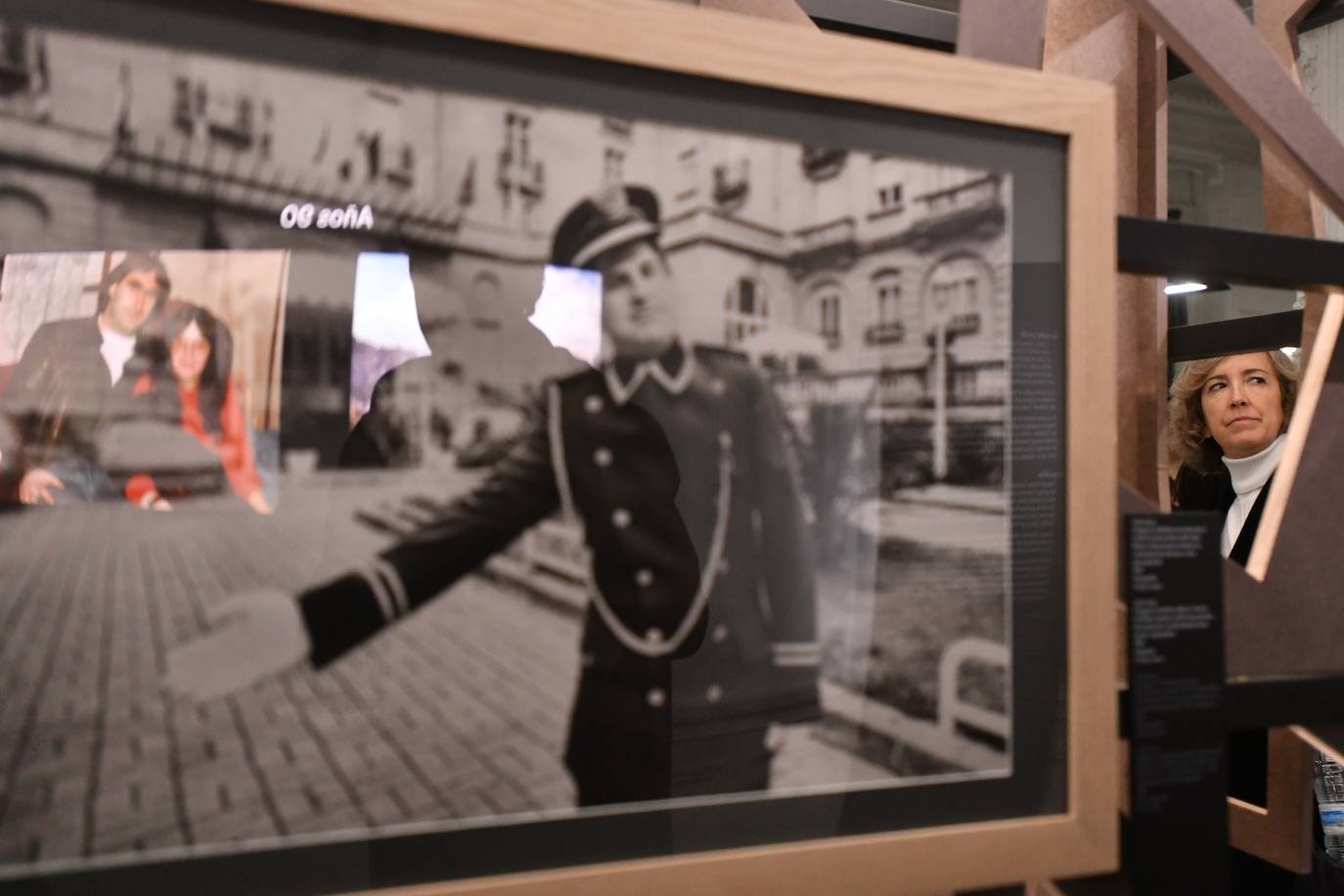 El delegado del Gobierno en el País Vasco, Denis Itxaso, ha ejercido este martes de guía para representantes de casas regionales y ciudadanos, a la exposición 'Gregorio Ordóñez. La vida posible', que acoge el Palacio Miramar de San Sebastián con motivo del 25 aniversario del asesinato del político donostiarra del PP.