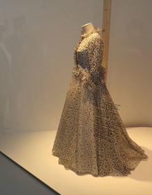 Imagen secundaria 2 - Imágenes de la exposición en el Museo Balenciaga. 