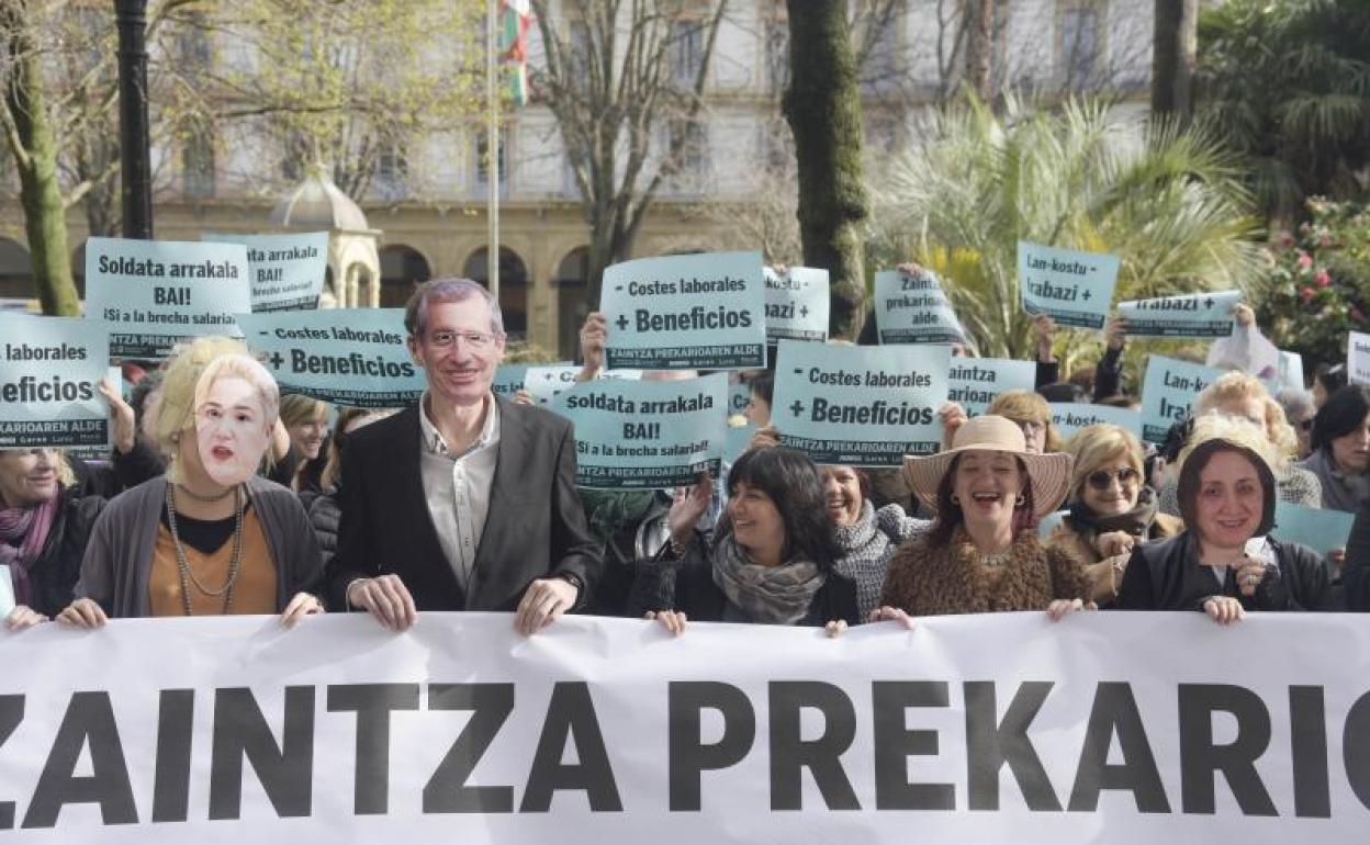 La 'perfomance' de las trabajadoras de residencias de Gipuzkoa