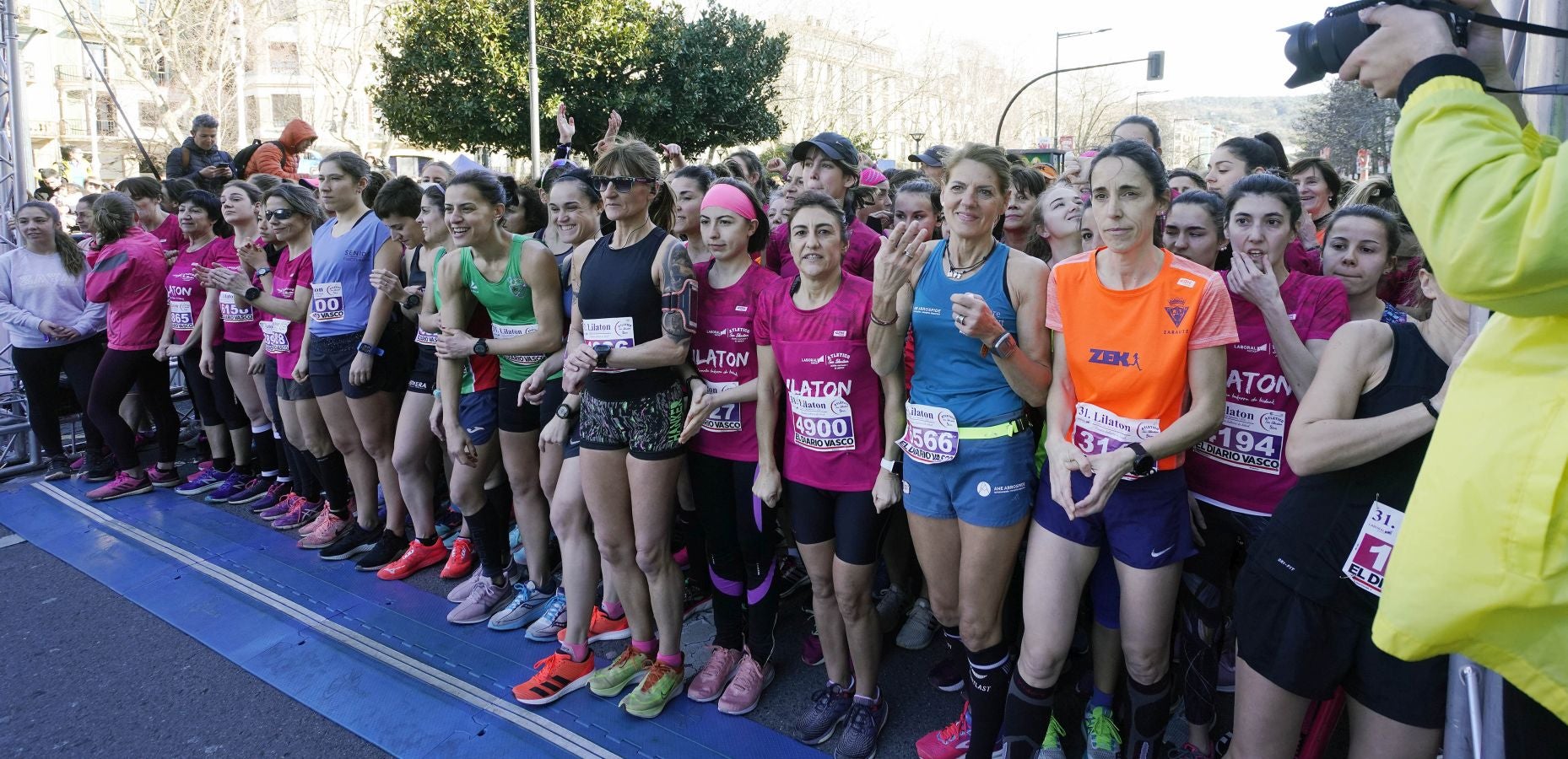 6.500 mujeres han tomado salida en el Boulevard en una prueba multitudinaria en la que se ha celebrado la fiesta del deporte femenino popular. 