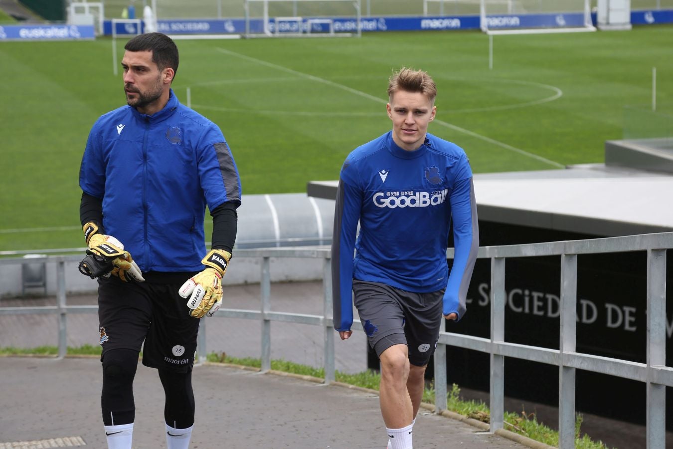 Las mejores imágenes de la plantilla txuri-urdin preparandose para el partido más importante de la temporada.