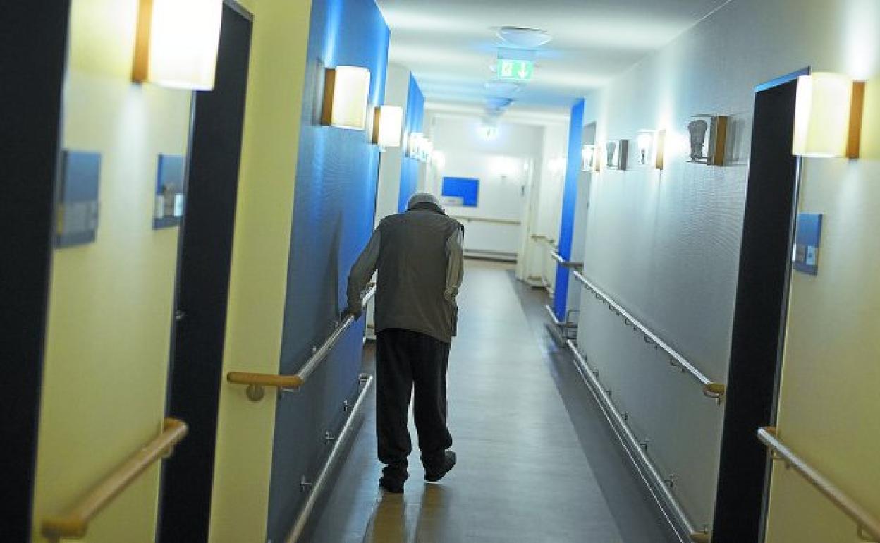 La Diputación de Gipuzkoa pide a las personas con síntomas compatibles con el coronavirus que no se acerquen a residencias o centros de día